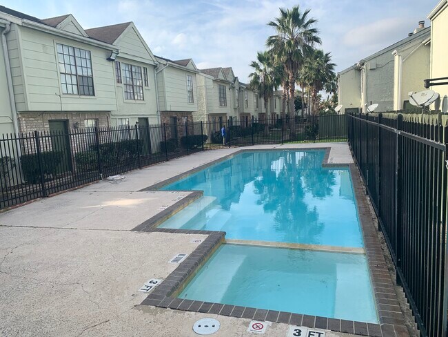 Foto del edificio - 8702 Village of Fondren Dr