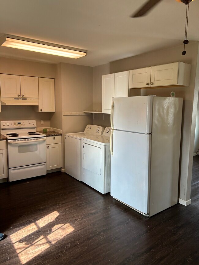 Foto del edificio - 1654 Bluebird Dr