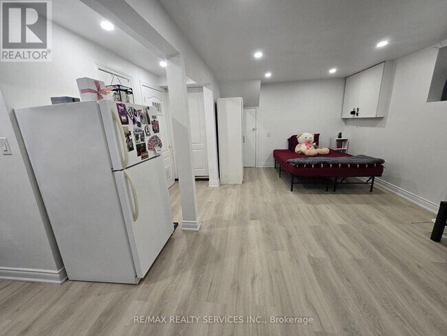 Photo du bâtiment - 9 Bruce Beer Dr