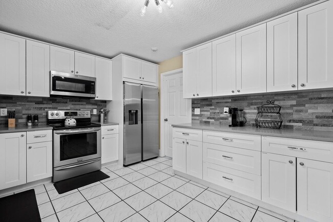Foto del edificio - 13724 Lilac Pl