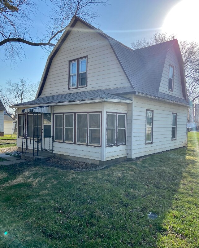 Primary Photo - 114 Oak Ave