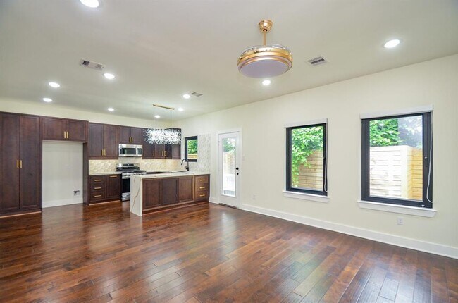 Building Photo - 3630 Dreyfus St
