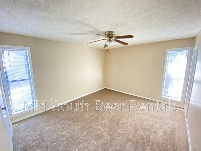 Foto del edificio - 5687 Shagbark Ct
