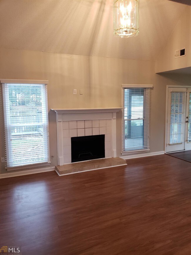 Building Photo - 7700 Lakeshore Ct