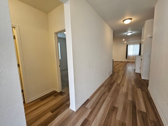Foto del edificio - 10450 Summer Ridge Dr