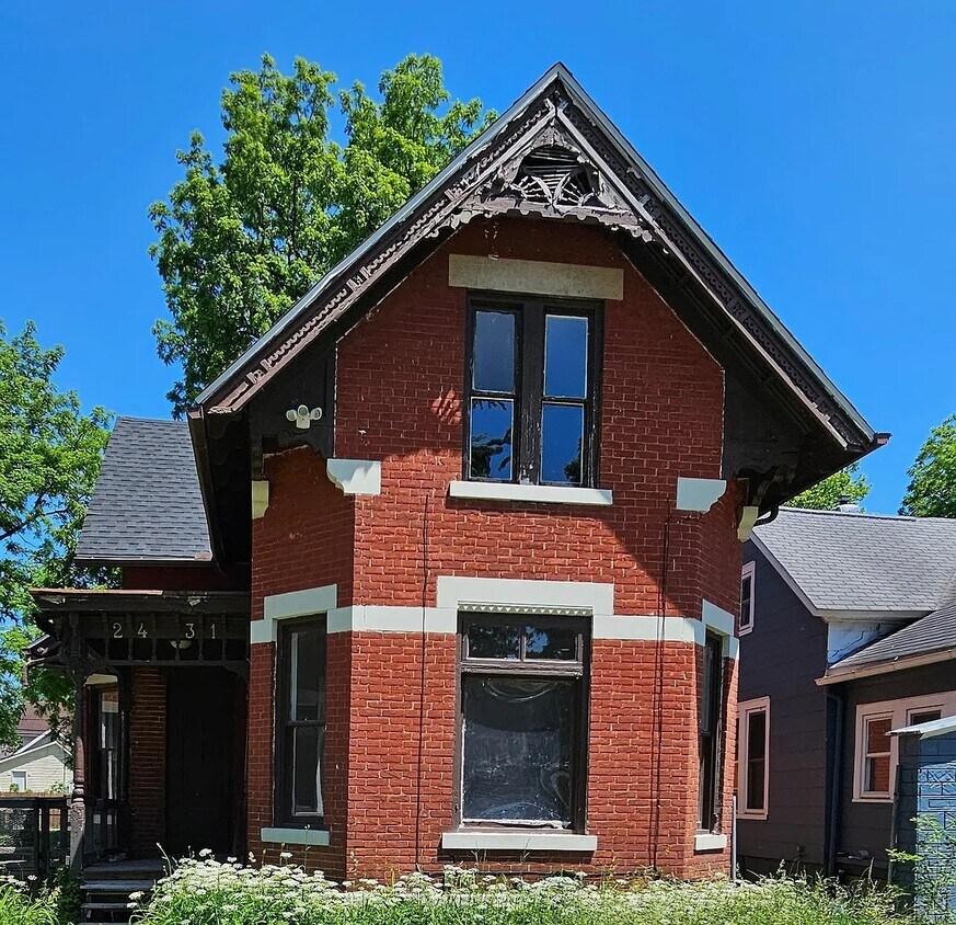 Building Photo - 2431 Fox Ave