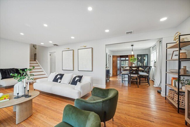 Foto del edificio - 16 Hickory Rd