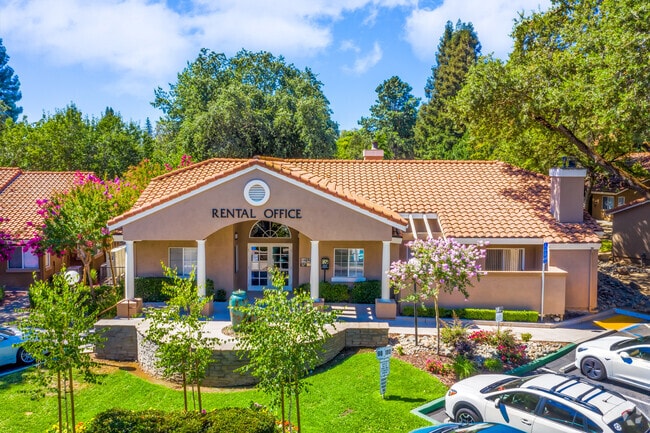 Building Photo - Greenback Ridge