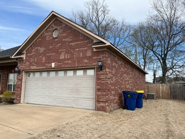 Building Photo - Beautiful All Brick home in Cabot