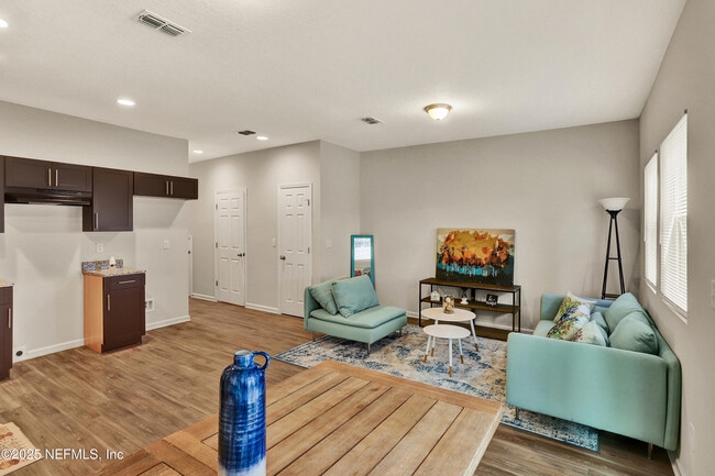 Foto del edificio - 6033 Carolines Ct