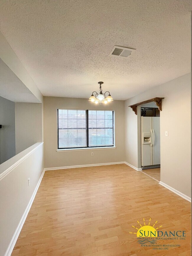 Building Photo - Great End Unit Townhouse in Fort Walton Be...