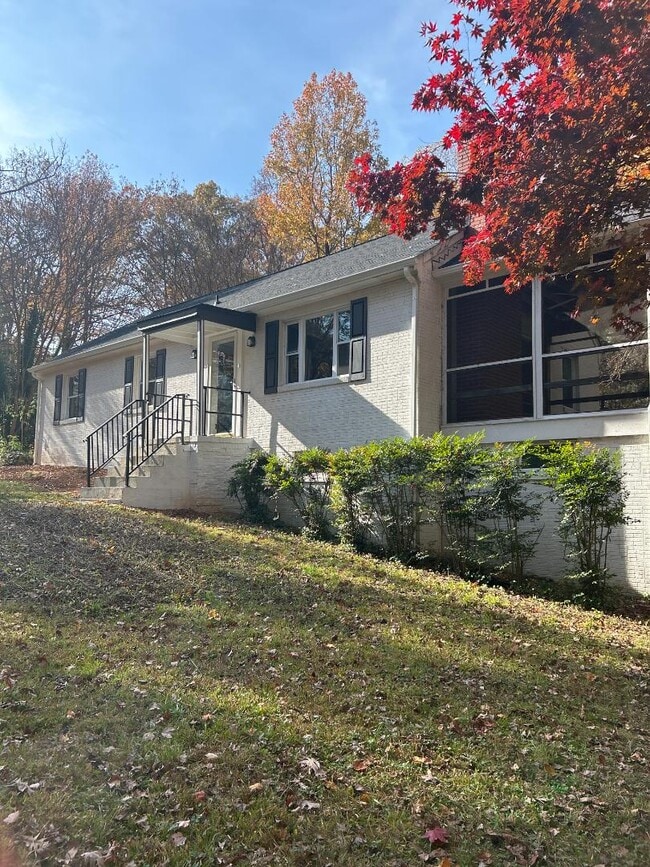 Building Photo - 1042 Peck Rd