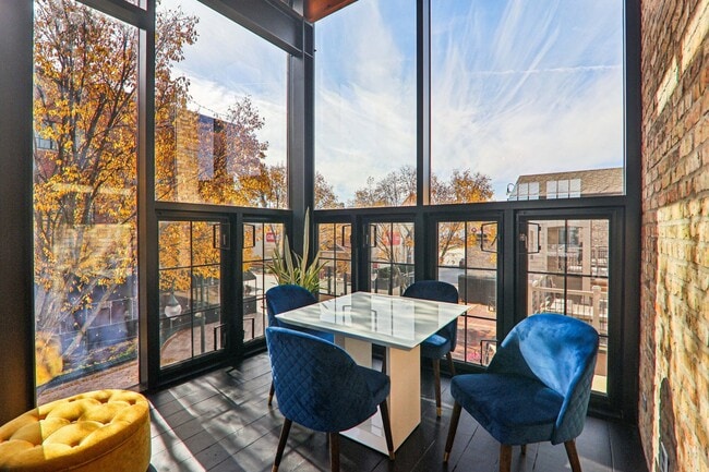 Building Photo - 107 W Main St