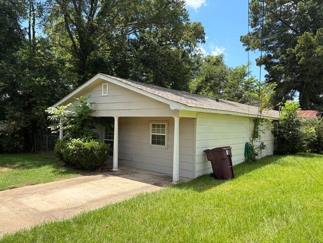 Building Photo - Blanchard 2 Bedroom