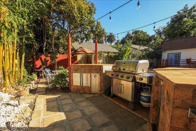Outdoor BBQ - 2350 Malcolm Ave