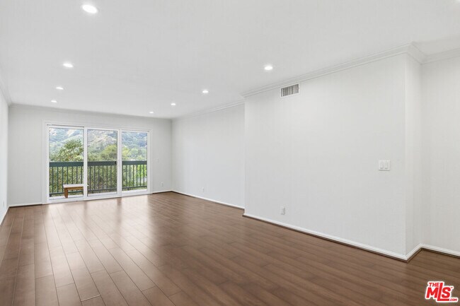 Foto del edificio - 2940 N Verdugo Rd