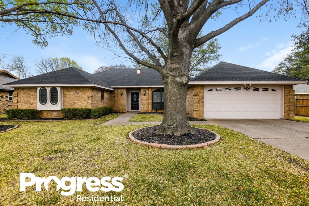 Primary Photo - 5700 Acapulco Dr