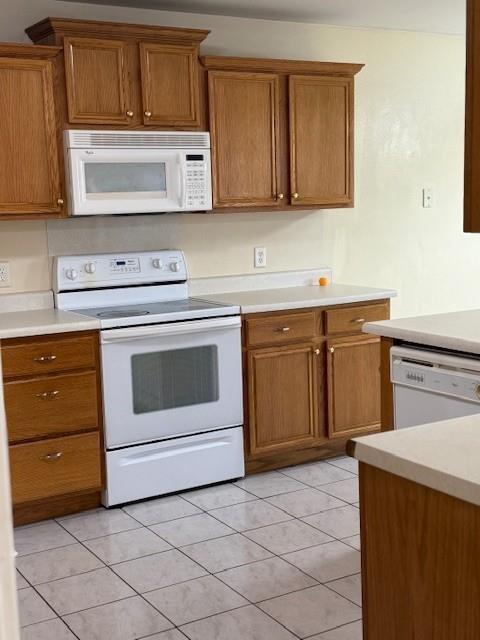 Building Photo - 907 SW Navajo Dr
