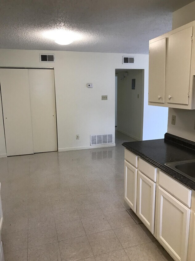 Primary Photo - 1025 Sutton Dr