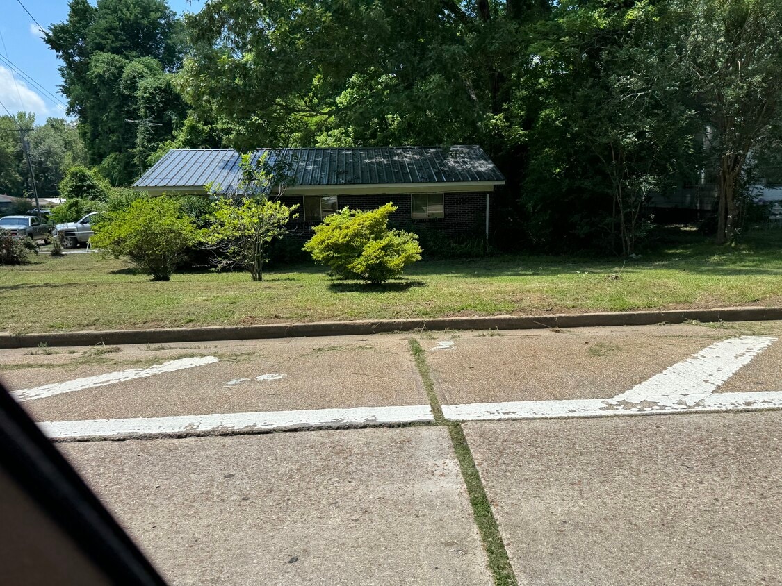 Primary Photo - 3922 Halls Ferry Rd