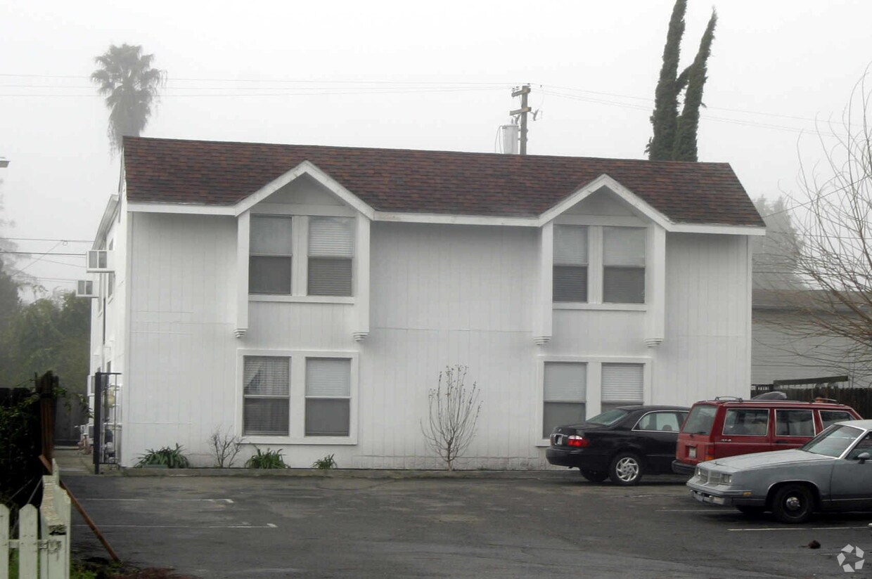 Pinewood Apartments Apartments in Waterford, CA