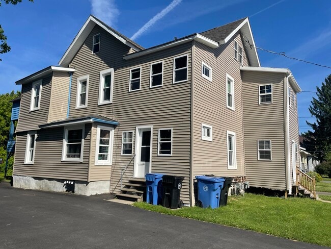 Building Photo - 29 Rickard St