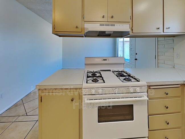 Building Photo - 2460 Palisades Dr