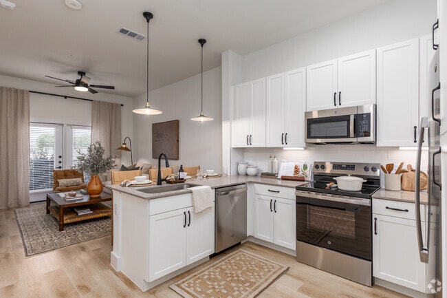 1BR, 1BA - 685SF - Kitchen - The Dalton