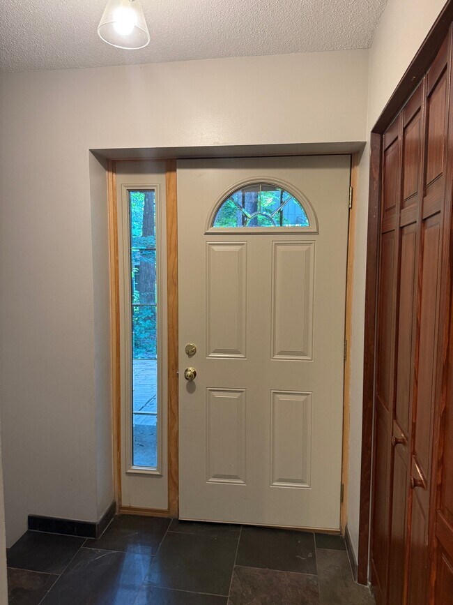 Bienvenido a este apartamento de 2 habitaciones y 1 baño. - 15931 18th Pl N