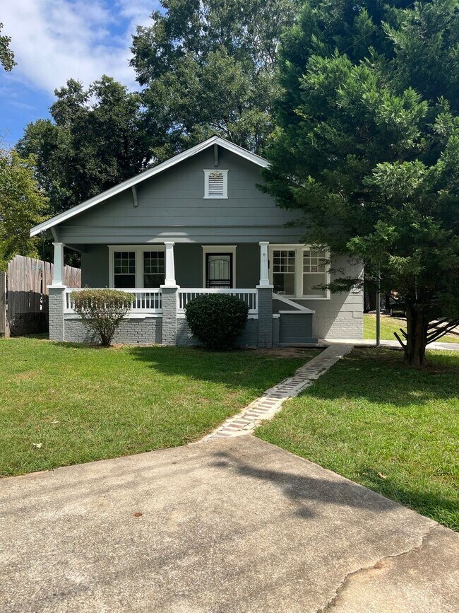 Foto del edificio - Spacious 2bd/1.5ba Home Minutes From W Midtown!