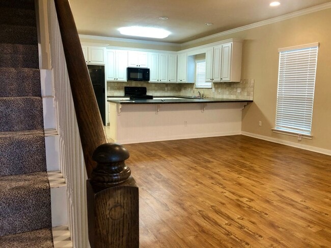 Building Photo - Modern Home Downtown/Baylor Area