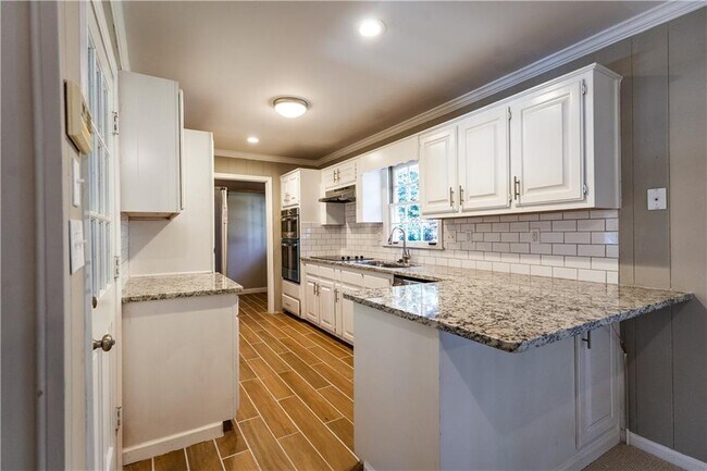 Foto del edificio - 2418 Sagamore Hills Dr