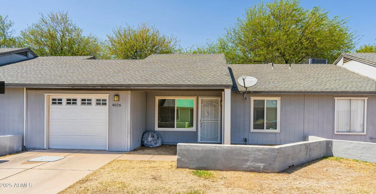 Foto principal - 4026 E Carson Rd