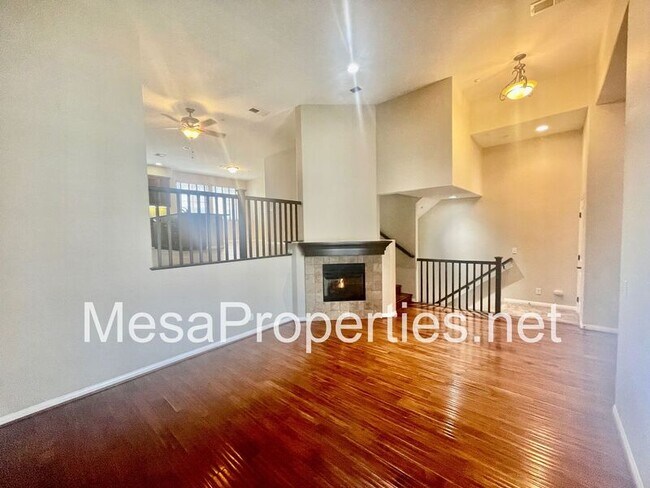 Foto del edificio - 322 W Foothill Blvd