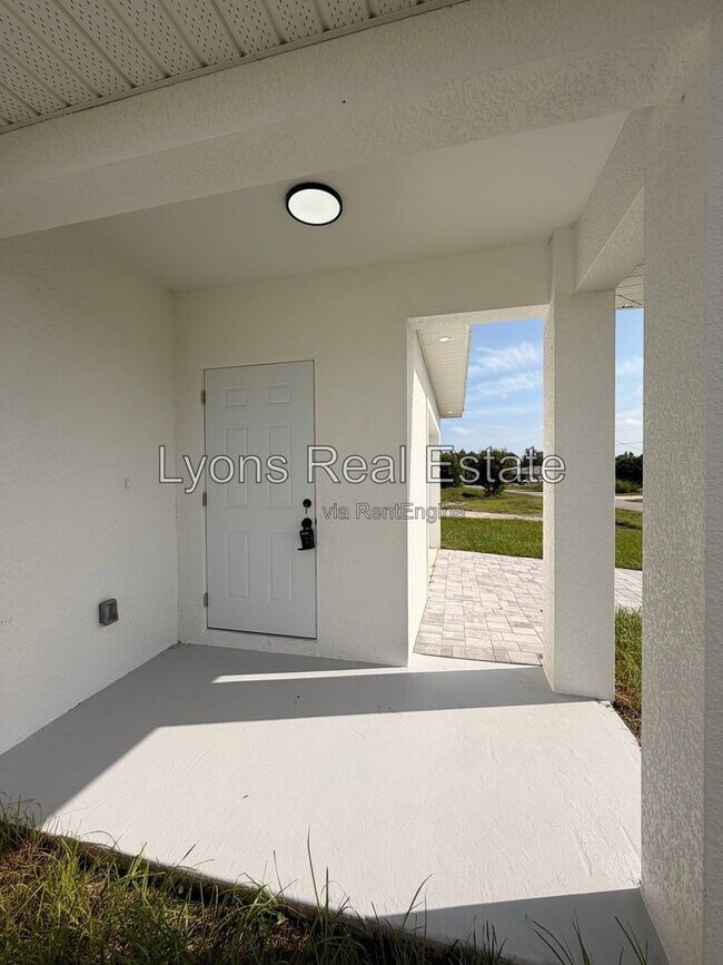 Building Photo - 2210 Armour Rd