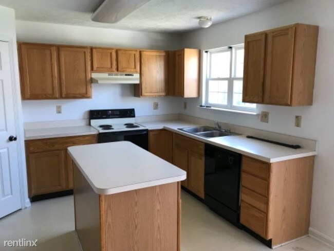 Building Photo - 3 br, 4 bath Townhome - 333 Butonwoods Road
