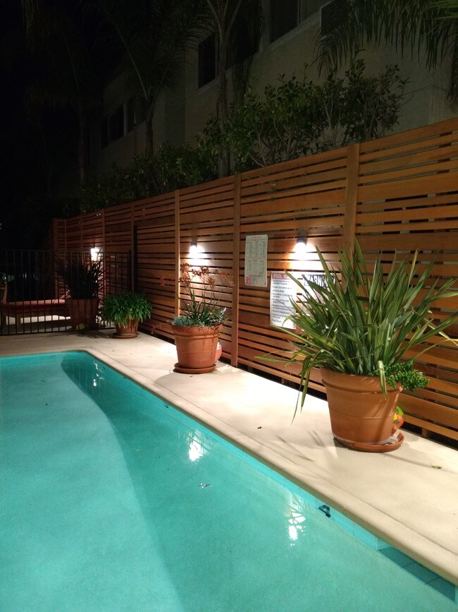 Piscina - 8607 Tuscany Ave