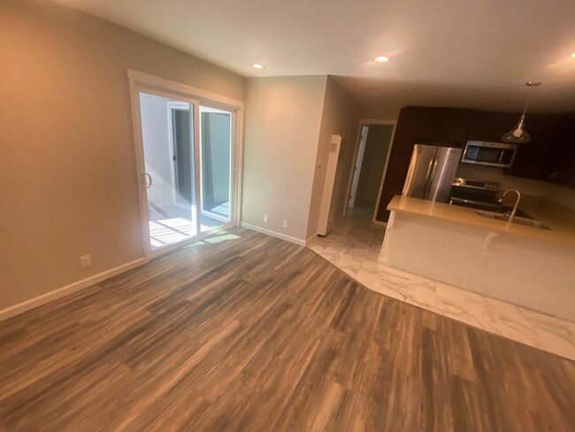 kitchen/patio door - 1428 Madison St