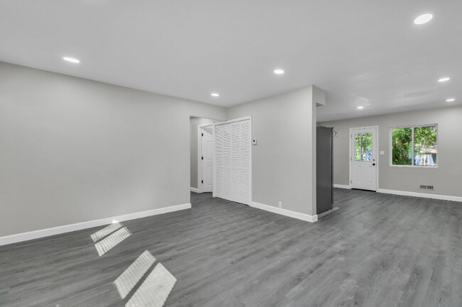 Foto del edificio - 7112 E 107th Terrace