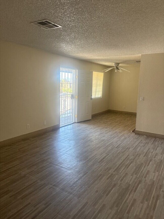 Foto del edificio - 4223 Zavala St