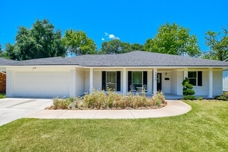 Building Photo - 9806 Larston St