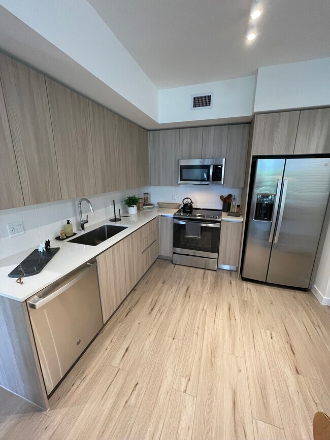 Foto del edificio - 7063 W 5th Ct