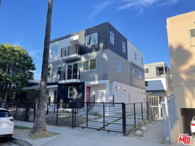 Building Photo - 1552 1/2 Winona Blvd