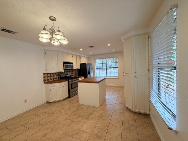 Foto del edificio - 12716 Covington Trail