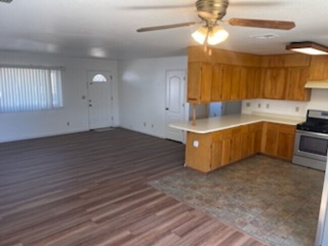 Foto del edificio - 3 Bedroom home in Lake California