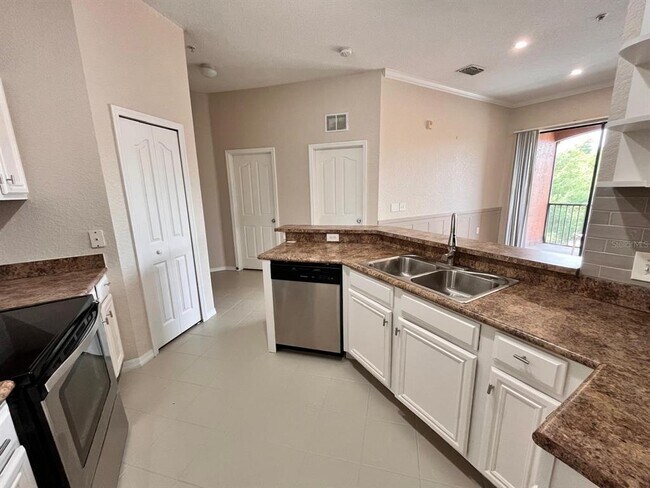 Foto del edificio - 6149 Metrowest Blvd