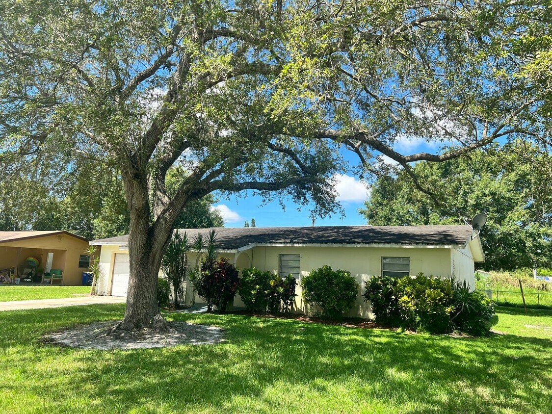 Foto principal - 3 BEDROOM, 2 BATH HOME IN THE HEART FORT P...