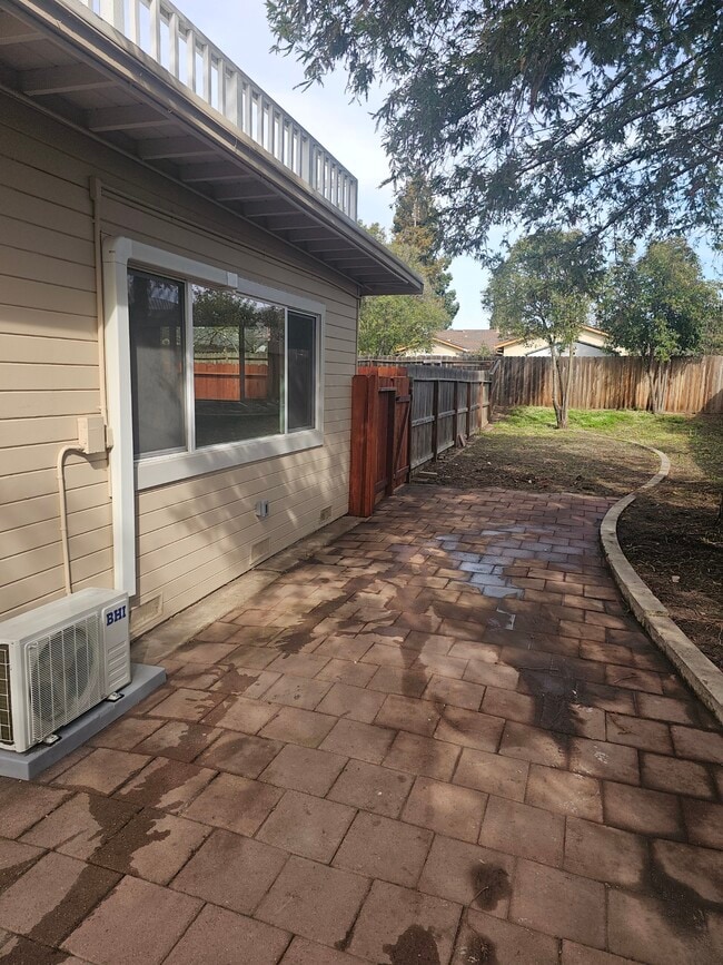 Side of house - 1842 Lynwood Dr