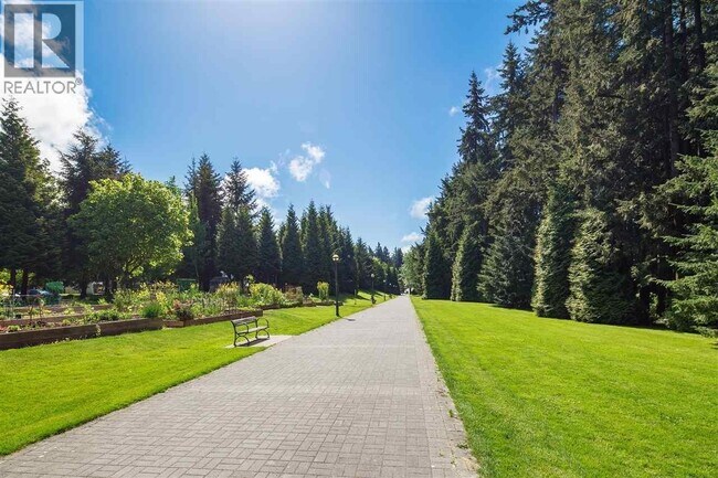 Photo du bâtiment - 6268 Eagles Dr