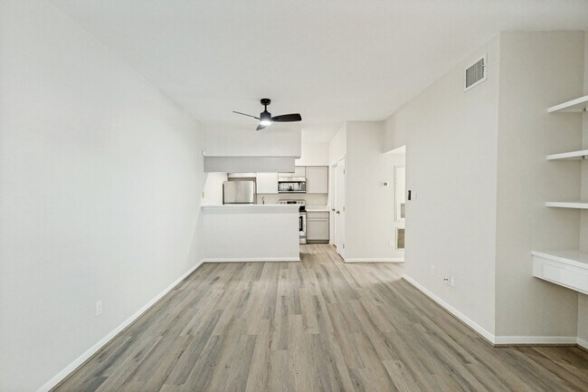 Building Photo - 2626 Holly Hall St